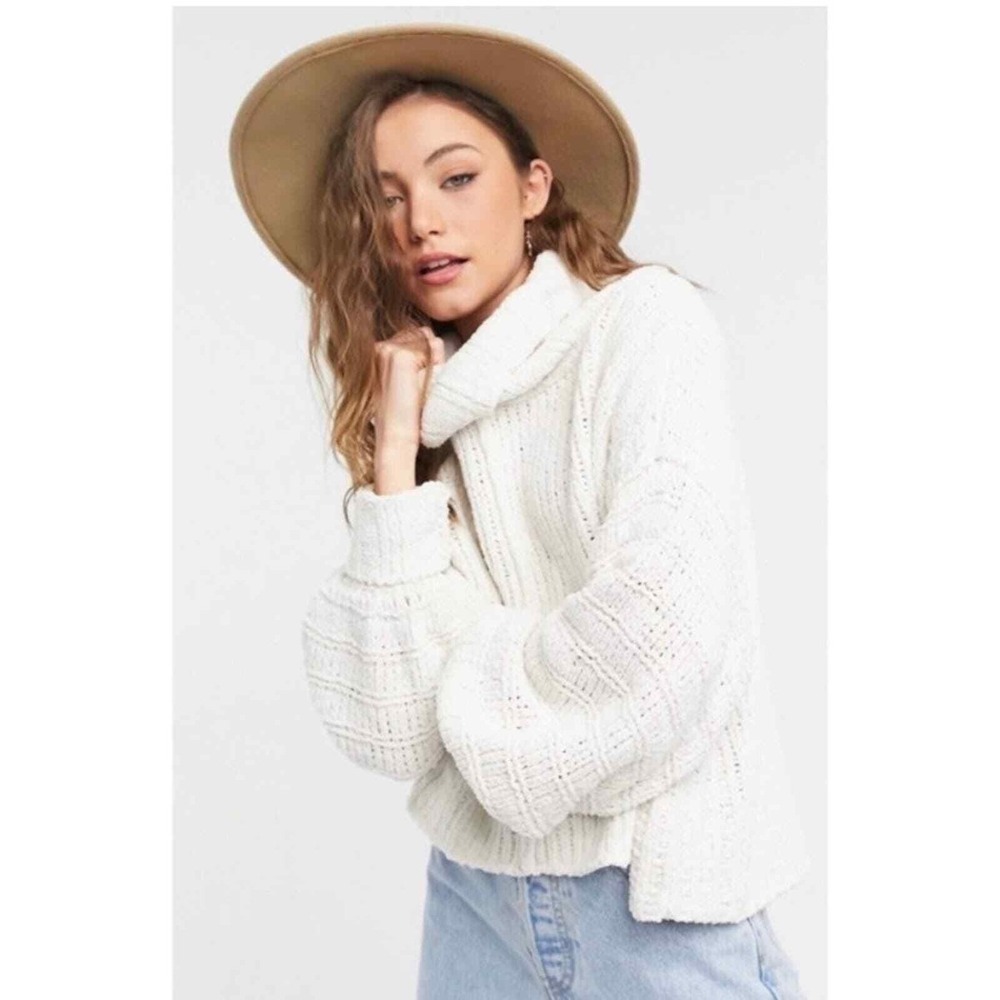 Free People Be Yours Cowl Neck Crop Sweater Size XS Vanilla‎ Bean Oversized